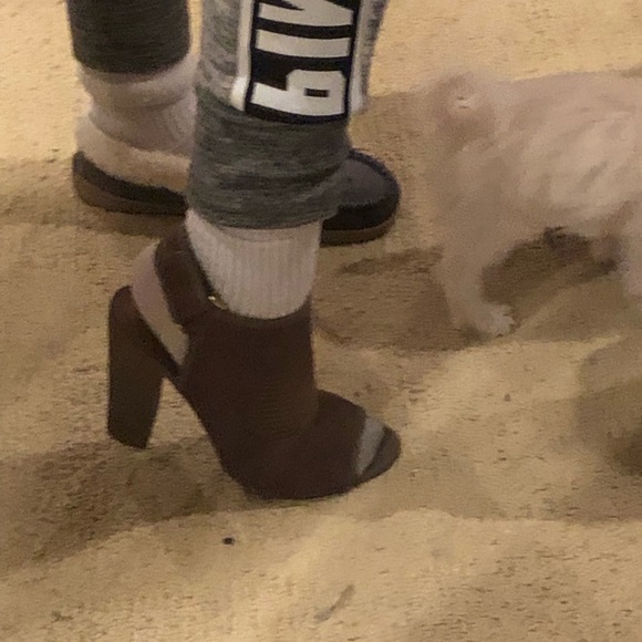 Aldo brown peep toe heels (size 8) - Picture 5 of 8